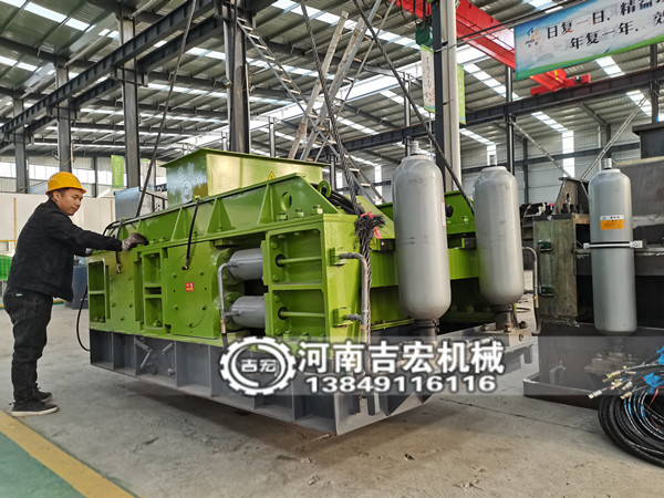 無(wú)錘頭設(shè)計(jì)對(duì)輥制砂機(jī)-砂石廠老板們的賺錢(qián)利器！