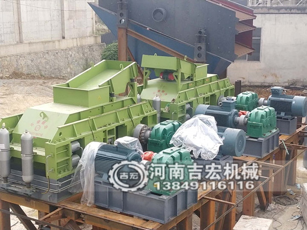 專吃12、13石子液壓對輥制砂機-砂場必備制砂設(shè)備！